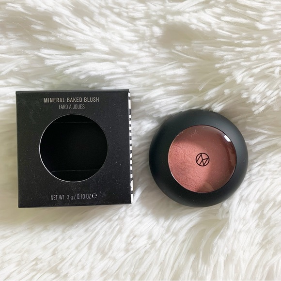 IL MAKIAGE Other - IL MAKIAGE Mineral Baked Blush Bootylicious Brand New In Box NWT